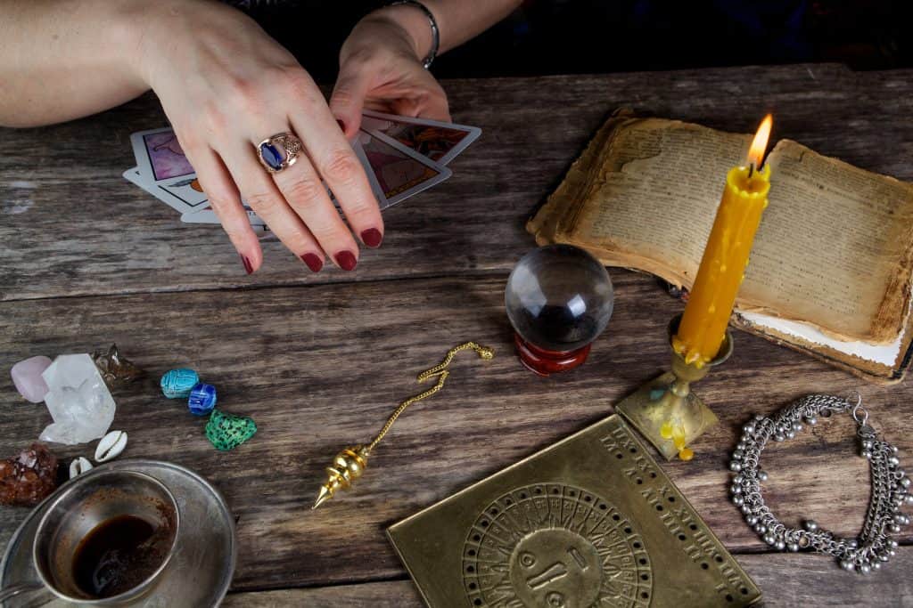 Kako postati profesionalni tarot tumač